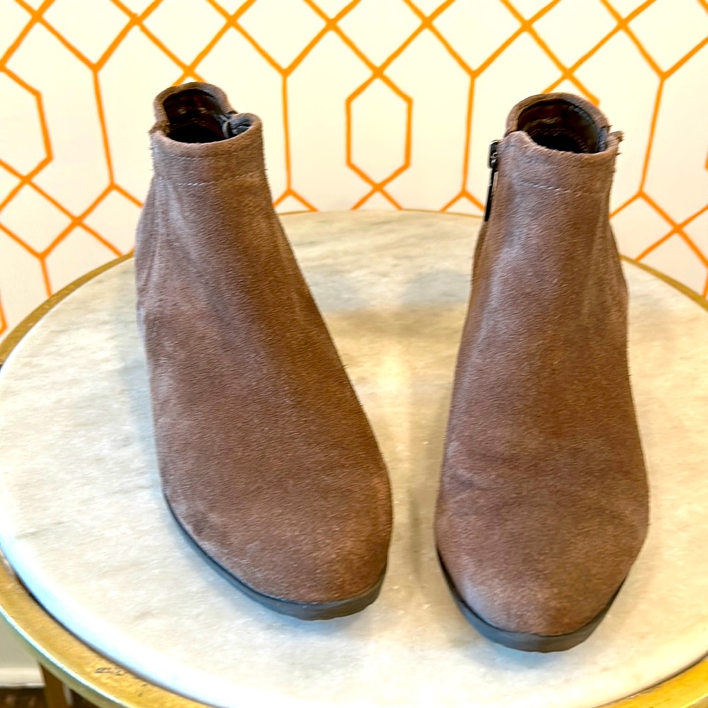 Blondo Waterproof Suede Booties Size 7